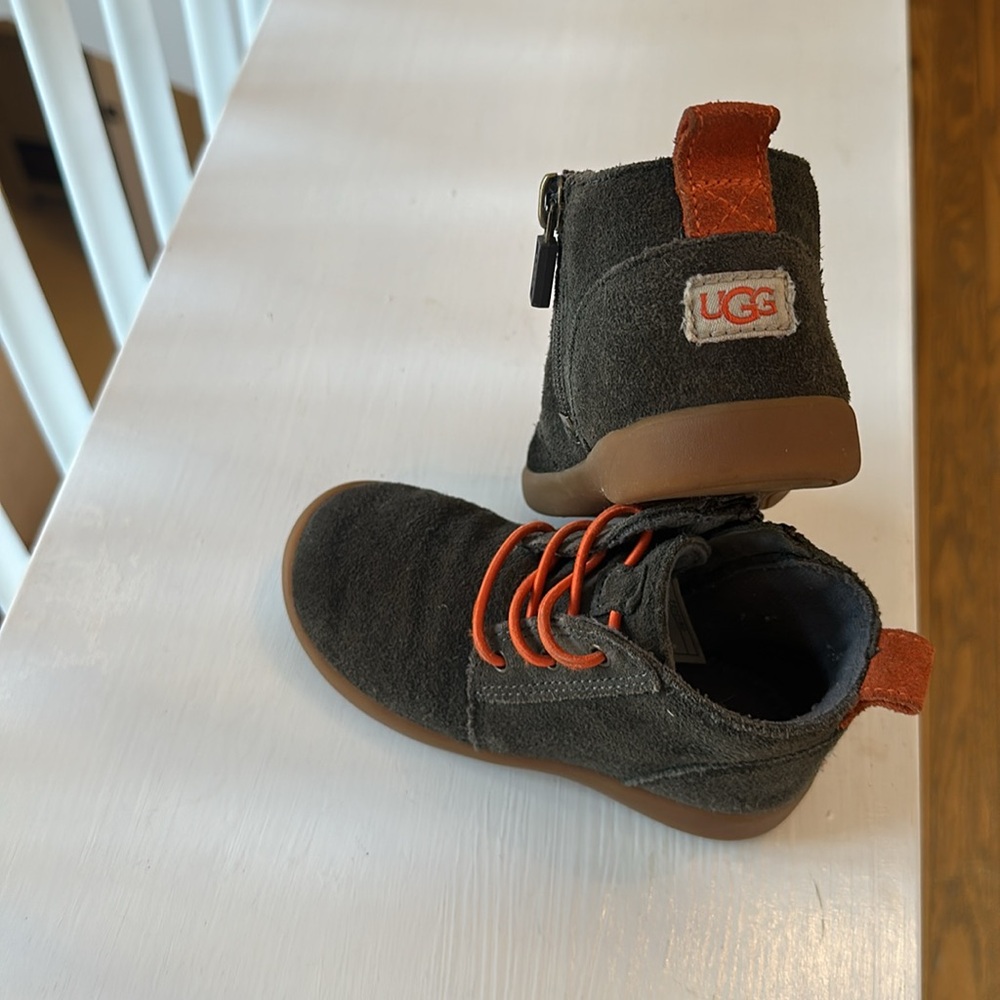 Toddler UGGs size 8